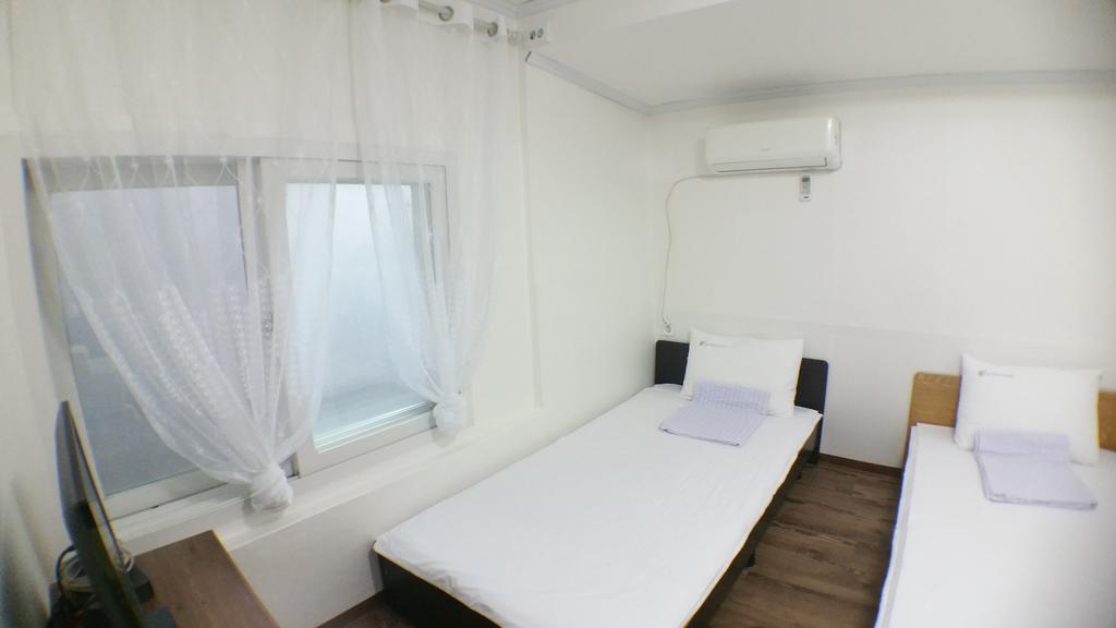 24 Guesthouse Sinchon Hongdae Сеул Екстер'єр фото