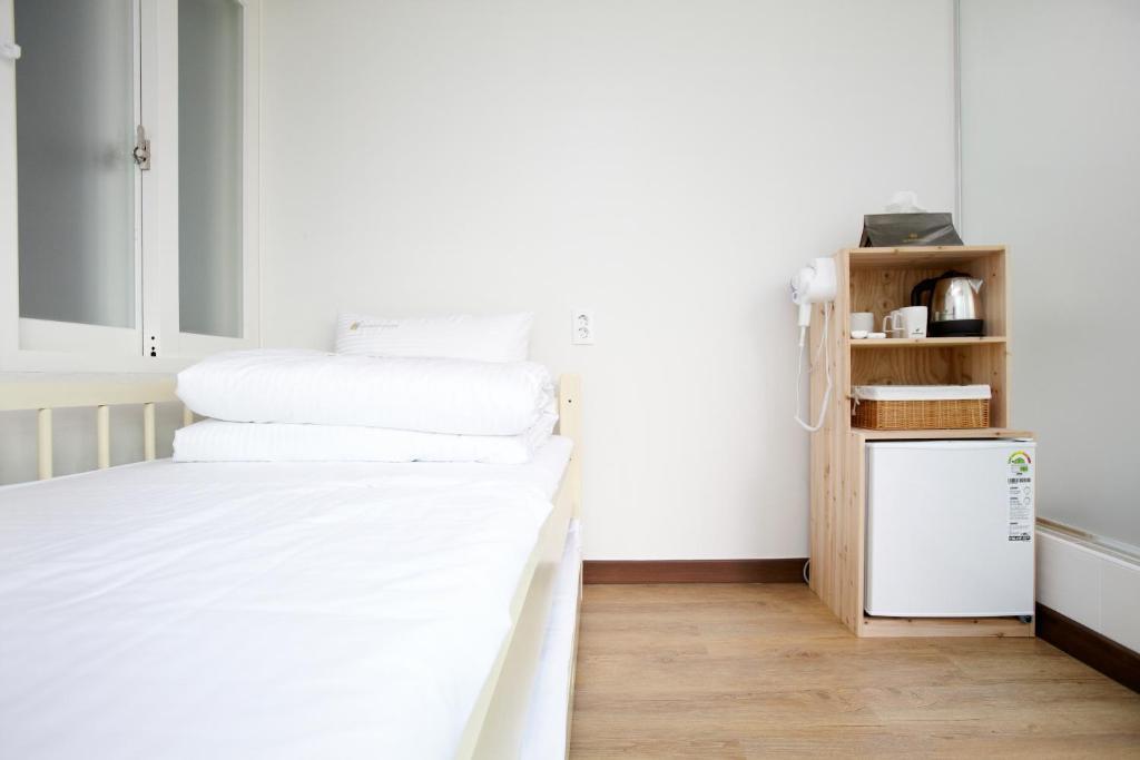 24 Guesthouse Sinchon Hongdae Сеул Екстер'єр фото
