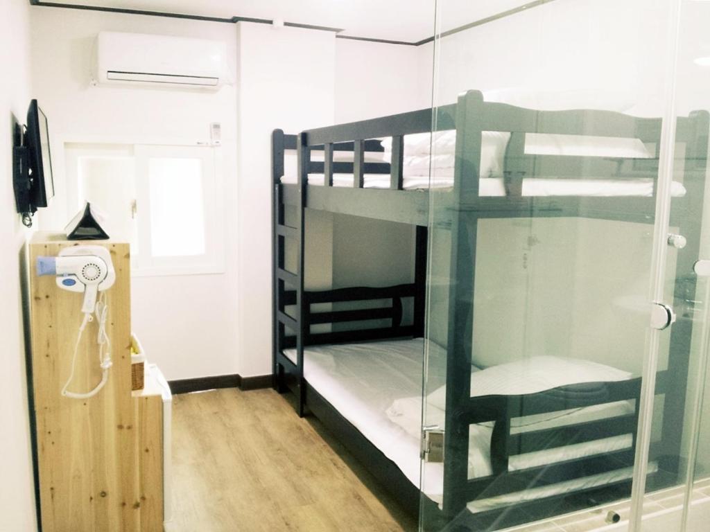 24 Guesthouse Sinchon Hongdae Сеул Екстер'єр фото