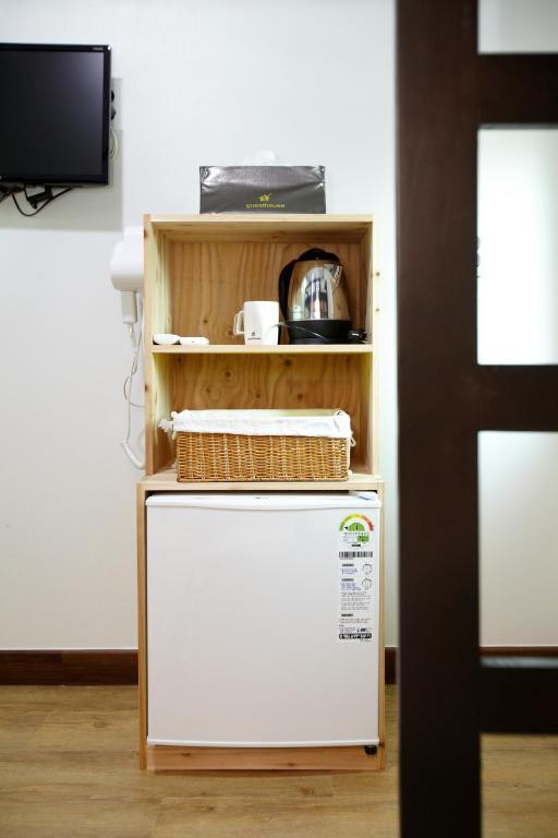 24 Guesthouse Sinchon Hongdae Сеул Номер фото