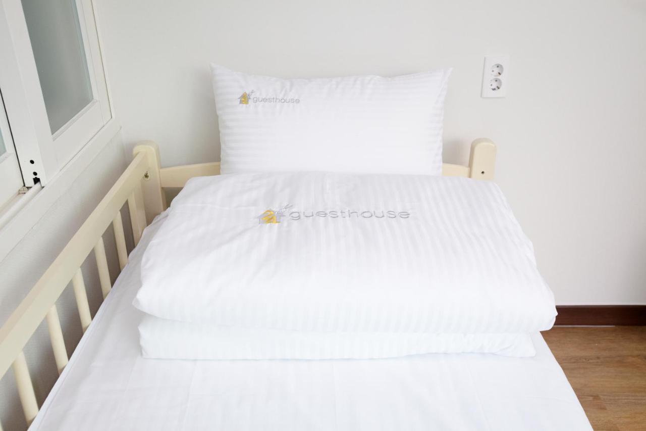 24 Guesthouse Sinchon Hongdae Сеул Номер фото